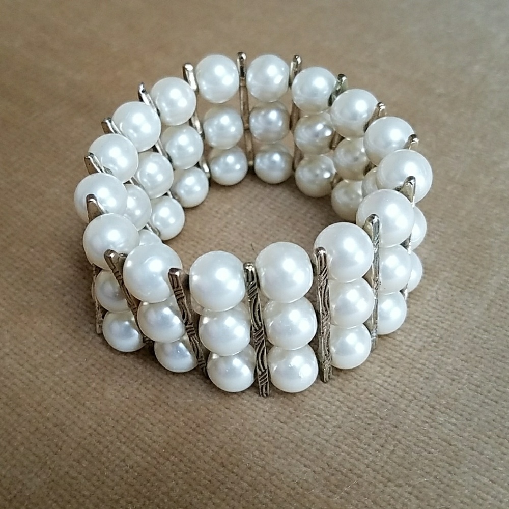 Faux pearl and Gold Stretch Bracelet